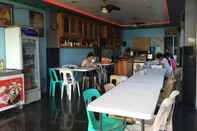 Bar, Kafe, dan Lounge Rainbow Beach Resort