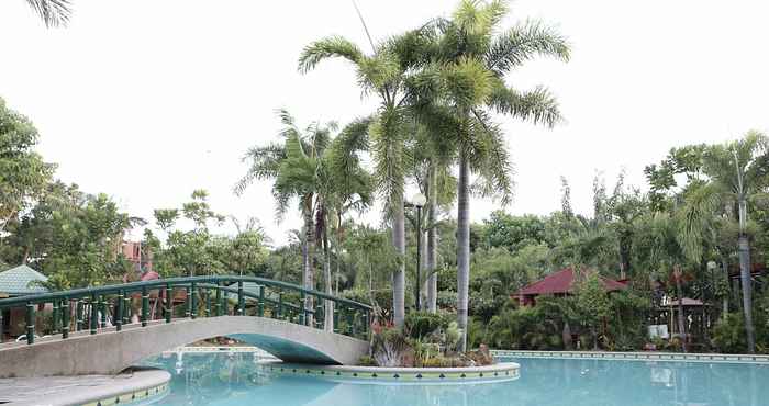 สระว่ายน้ำ La Vista Inland Resort