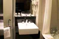 In-room Bathroom Grand Royal Panghegar  Hotel: