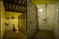 Toilet Kamar Pondok Bulan Cafe & Cottages