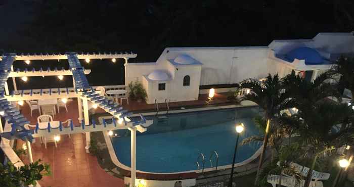 Kolam Renang La Roca Villa Resort Hotel