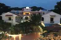 Bangunan La Roca Villa Resort Hotel