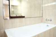 In-room Bathroom Hotel Astoria Lampung