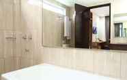 In-room Bathroom 7 Hotel Astoria Lampung