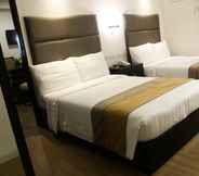 Kamar Tidur 4 Queen Margarette Hotel Downtown