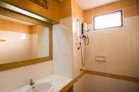 In-room Bathroom Navin Mansion 1 