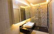 Toilet Kamar 5 P72 Hotel