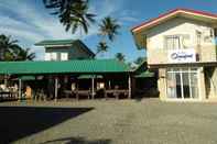 Exterior Lee Yon's Oceanfront Inn