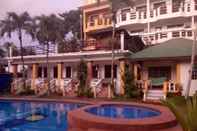 Swimming Pool Seashore Beach Resort