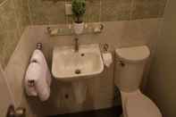 Toilet Kamar Lorelei Beach Resort 