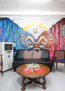 LOBBY Lokal Hostel