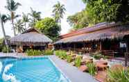 Kolam Renang 2 Seasta Beach Resort