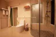 Toilet Kamar The Vista Pool Villa