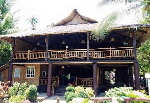 Exterior Creekside Paradise Resort