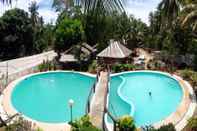 Kolam Renang Creekside Paradise Resort