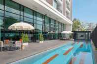 Swimming Pool TSIX5 Hotel