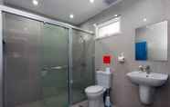 Toilet Kamar 2 Lion's Den Backpacker Manila