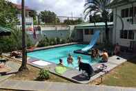 Swimming Pool Lion's Den Backpacker Manila