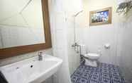 Toilet Kamar 5 Parai Beach Resort Telengria