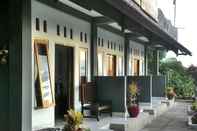 Exterior Adila Warung & Homestay 