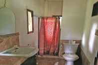 Toilet Kamar Makulay Lodge and Villas