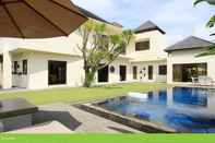 Kolam Renang Villa Damaya