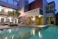 Swimming Pool Mutiara Suites