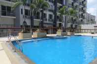 สระว่ายน้ำ Palm Tree Genlex Condominium