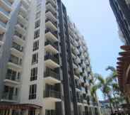 Exterior 4 Palm Tree Genlex Condominium