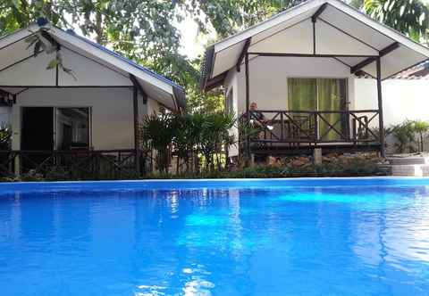 Kolam Renang Exotic Bungalows