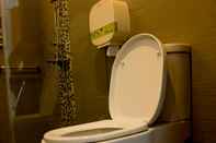 Toilet Kamar Skinetics Boutique Hotel