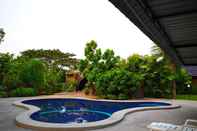 Kolam Renang Cozy Resort