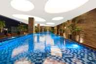 Swimming Pool Melia Makassar