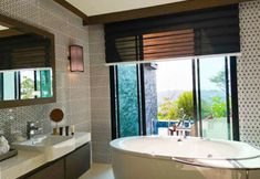 In-room Bathroom 5 Silla Villa