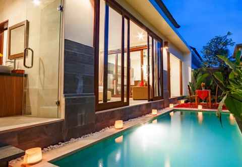 สระว่ายน้ำ Aishwarya Exclusive Villas