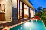 Kolam Renang Aishwarya Exclusive Villas