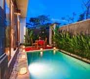 สระว่ายน้ำ 2 Aishwarya Exclusive Villas