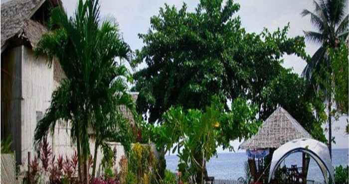 Bangunan Roldan's Beach Cottages