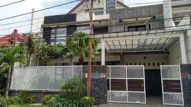 Exterior Dewandaru Guest House Syariah