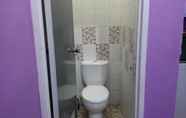 In-room Bathroom 3 Jauhara Homestay 1