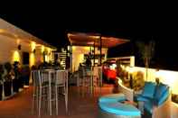 Bar, Kafe, dan Lounge The Ferra Premier by JG