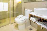 Phòng tắm bên trong Boracay Haven Resort