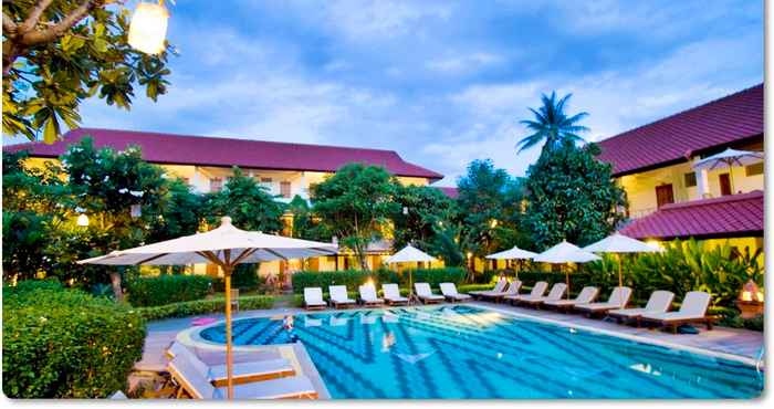 Swimming Pool Karinthip Village Hotel