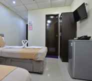 Bedroom 6 Amax Inn Makati