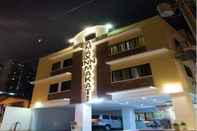 Exterior Amax Inn Makati