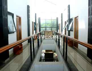 Lobby 2 Simple Room Very Close to Lebak Bulus Terminal (SAP)