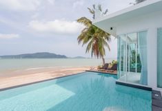 Swimming Pool 4 Fisherman Way Beach Villa
