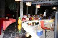 Bar, Kafe dan Lounge Le Village Guesthouse & Bar