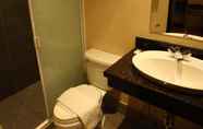 Toilet Kamar 7 Sugbutel Family Hotel