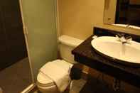 Toilet Kamar Sugbutel Family Hotel